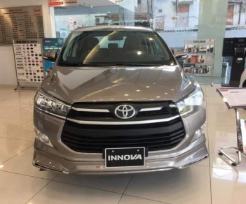 Toyota Innova 2.0E 2019 - Bán Toyota Innova 2.0E 2019, màu xám, giá chỉ 746 triệu