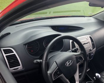 Hyundai i20 AT  2010 - Cần bán Hyundai i20 AT 2010, màu đỏ chính chủ, 335 triệu