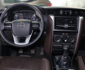 Toyota Fortuner G 2.5MT 2017 - Bán Toyota Fortuner G 2.5MT 2017, màu bạc, nhập khẩu nguyên chiếc, giá 998tr