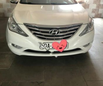 Hyundai Sonata 2.0 AT 2011 - Bán Hyundai Sonata 2.0 AT đời 2011, màu trắng, xe nhập, giá tốt