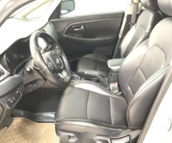 Kia Rondo AT 2015 - Cần bán lại xe Kia Rondo AT đời 2015, màu bạc, 490tr