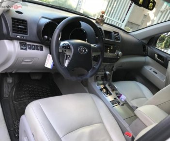 Toyota Highlander SE 2011 - Bán Toyota Highlander SE sản xuất 2011, màu trắng, xe nhập