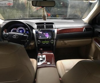 Toyota Camry 2.0E 2013 - Cần bán lại xe Toyota Camry 2.0E năm 2013, màu đen còn mới