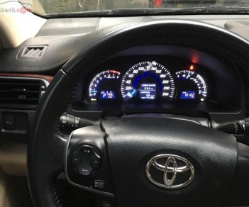 Toyota Camry 2.0E 2013 - Cần bán lại xe Toyota Camry 2.0E năm 2013, màu đen còn mới