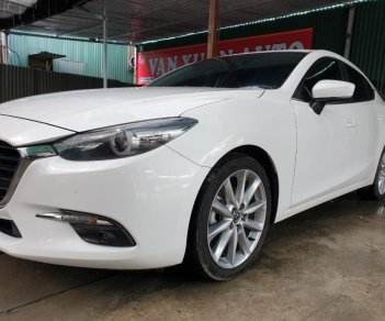 Mazda 3 2.0 2018 - Cần bán Mazda 3 2.0 đời 2018, màu trắng, 745tr