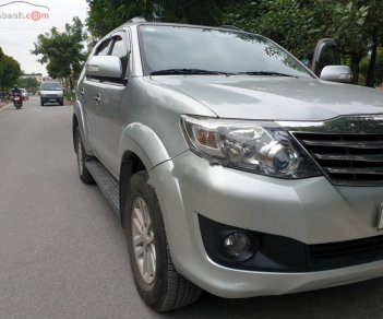 Toyota Fortuner 2.7L AT 2013 - Cần bán Fortuner V, số tự động, 1 cầu, màu bạc, sản xuất T10/2013, 1 chủ từ đầu, biển Hà Nội