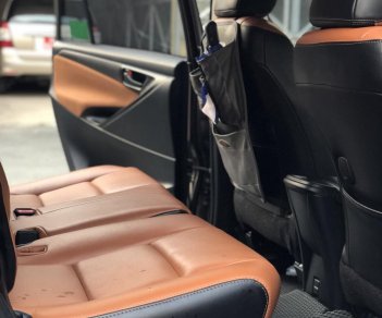 Toyota Innova E 2018 - Bán xe Innova E Tháng 7/2018, chính chủ cavet, full option