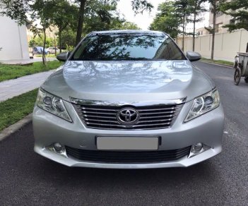 Toyota Camry 2.0G 2013 - Cần bán Toyota Camry 2.0G 2013, màu bạc, giá 717tr