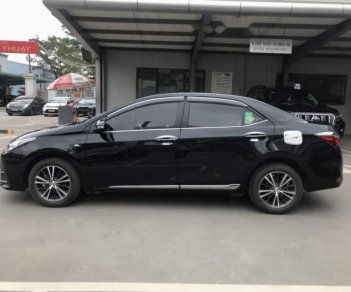 Toyota Corolla altis 1.8AT 2018 - Bán ô tô Toyota Corolla altis 1.8AT năm 2018, màu đen chính chủ, giá tốt