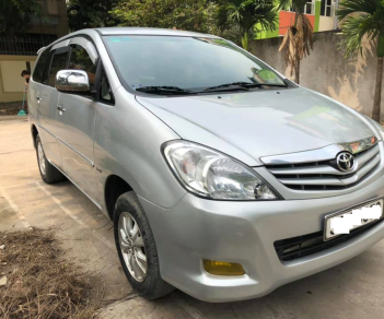 Toyota Innova G 2010 - Bán Innova G đời 2010, màu bạc, giá 423tr, xe đẹp test hãng thoải mái, LH 0981662851