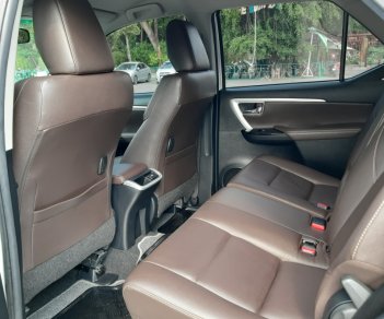 Toyota Fortuner 2.7 V AT 2018 - Bán Toyota Fortuner 2.7 model 2018, máy xăng, màu bạc, mới toanh như xe thùng, 1 tỷ 140 triệu