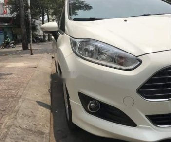 Ford Fiesta 1.0AT 2017 - Bán ô tô Ford Fiesta 1.0AT sản xuất năm 2017, màu trắng giá cạnh tranh