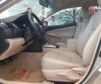 Toyota Camry   2.0E   2014 - Bán Toyota Camry 2.0E sản xuất 2014, màu vàng chính chủ