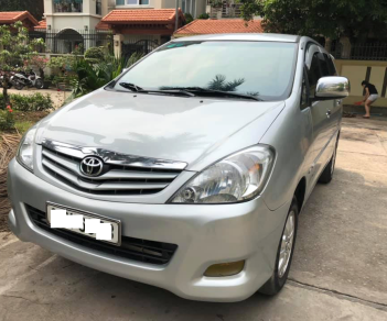 Toyota Innova G 2010 - Bán Innova G đời 2010, màu bạc, giá 423tr, xe đẹp test hãng thoải mái, LH 0981662851