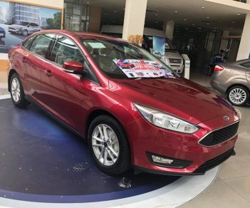 Ford Focus 2019 - Bán Ford Focus New 2019 xe đủ màu giao ngay giá ưu đãi tốt nhất kèm quà tặng giá trị, hotline: 0938.516.017