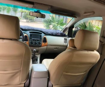 Toyota Innova G 2010 - Bán Innova G đời 2010, màu bạc, giá 423tr, xe đẹp test hãng thoải mái, LH 0981662851