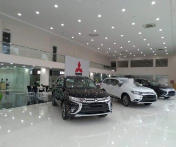 Mitsubishi Outlander 2019 - Bán Mitsubishi Outlander 2019, màu đen, giá 807.5tr