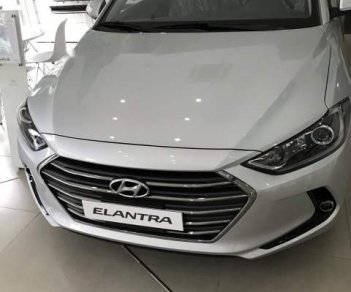 Hyundai Elantra   1.6 AT  2018 - Bán xe Hyundai Elantra 1.6 AT đời 2018, màu bạc