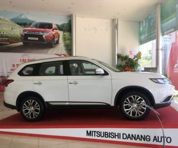 Mitsubishi Outlander    2019 - Bán ô tô Mitsubishi Outlander sản xuất năm 2019, màu trắng, giá 807tr