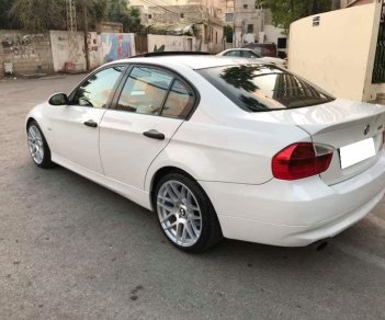 BMW 3 Series 320i 2007 - Cần bán xe BMW 320i 2007 màu trắng, nội thất kem