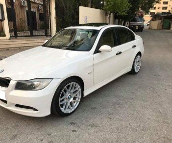 BMW 3 Series 320i 2007 - Cần bán xe BMW 320i 2007 màu trắng, nội thất kem