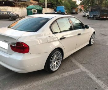 BMW 3 Series 320i 2007 - Cần bán xe BMW 320i 2007 màu trắng, nội thất kem