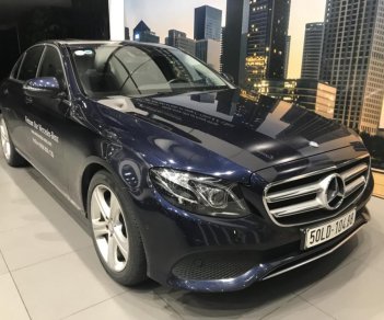 Mercedes-Benz E class 2017 - Bán Mercedes E250 đăng ký 10.2017, màu xanh đen, bảo hành dài đến 2021