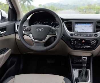 Hyundai Accent 1.4 2019 - Cần bán Hyundai Accent 1.4 đời 2019, màu bạc, giá chỉ 424 triệu