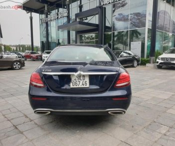 Mercedes-Benz E class E250 2018 - Cần bán gấp Mercedes E250 sản xuất 2018, màu xanh lam