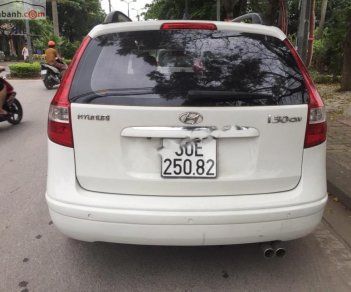 Hyundai i30 2009 - Bán xe Hyundai i30 năm sản xuất 2009, màu trắng, nhập khẩu nguyên chiếc 