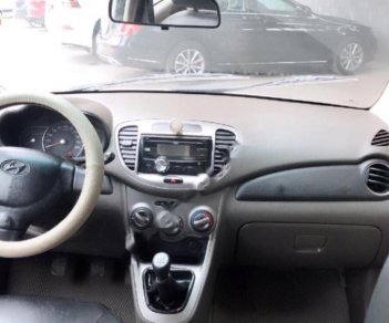 Hyundai i10 2013 - Bán Hyundai i10 năm sản xuất 2013, màu bạc, nhập khẩu nguyên chiếc