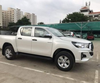 Toyota Hilux 2.4E 4x2 AT 2019 - Bán xe Toyota Hilux AT 2019, màu trắng, nhập khẩu, 695 triệu