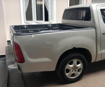 Toyota Hilux 2.5E 4x2 MT 2011 - Bán Toyota Hilux 2.5E 4x2 MT đời 2011, màu bạc, nhập khẩu Thái, máy êm