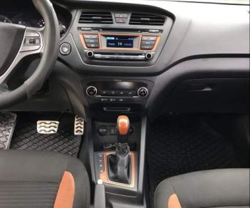 Hyundai i20 Active   2015 - Bán Hyundai i20 Active năm 2015, màu bạc, xe nhập  