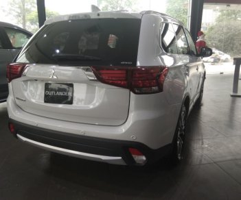 Mitsubishi Outlander 2.0 2019 - Cần bán xe Mitsubishi Outlander 2.0, màu trắng