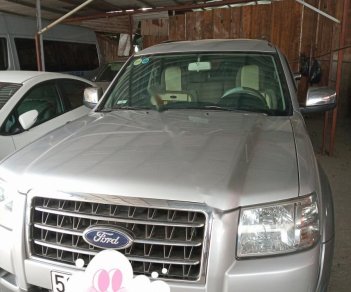 Ford Everest 2.5L 4x2 MT 2008 - Bán Ford Everest 2.5L 4x2 MT sản xuất năm 2008, màu bạc, ít sử dụng