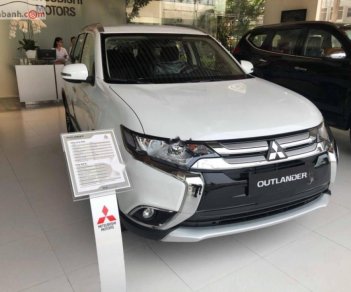 Mitsubishi Outlander 2.0 CVT 2019 - Cần bán xe Mitsubishi Outlander 2.0 CVT đời 2019, màu trắng, 808 triệu