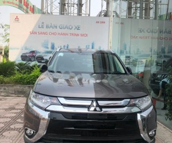 Mitsubishi Outlander 2.0 CVT 2019 - Bán Mitsubishi Outlander 2.0 CVT sản xuất 2019, màu nâu, giá 790tr