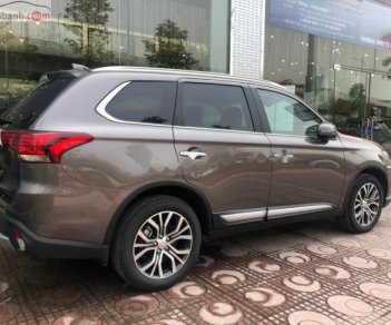 Mitsubishi Outlander 2.0 CVT 2019 - Bán Mitsubishi Outlander 2.0 CVT sản xuất 2019, màu nâu, giá 790tr