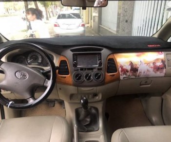 Toyota Innova 2.0J 2011 - Cần bán lại xe Toyota Innova 2.0J đời 2011, màu vàng chính chủ