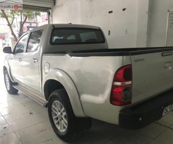 Toyota Hilux 2013 - Xe Toyota Hilux sản xuất năm 2013, màu bạc, xe nhập