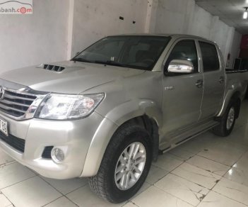 Toyota Hilux 2013 - Xe Toyota Hilux sản xuất năm 2013, màu bạc, xe nhập