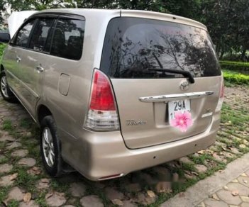 Toyota Innova 2.0J 2011 - Cần bán lại xe Toyota Innova 2.0J đời 2011, màu vàng chính chủ