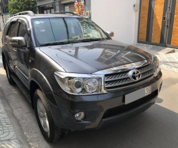 Toyota Fortuner V  2011 - Bán Fortuner V 2011 xám lông chuột, xe gia đình giữ mới