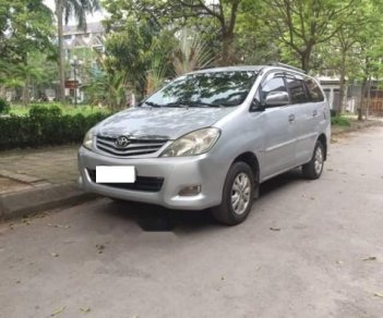 Toyota Innova  2.0G 2011 - Bán gấp Toyota Innova 2.0G 2011, màu bạc, xe gia đình 