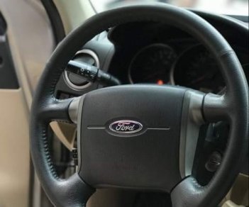 Ford Everest 2013 - Gia đình bán Ford Everest năm sản xuất 2013, xe nhập, màu hồng phấn