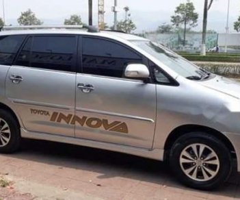 Toyota Innova  MT 2016 - Bán Toyota Innova 2016, số sàn, xe gia đình đi hơn 6 vạn