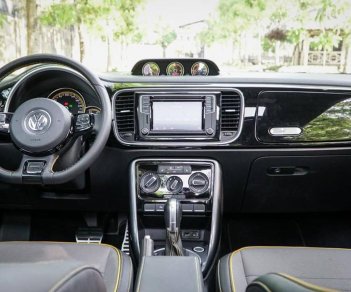 Volkswagen New Beetle 2019 - Huyền thoại Đức 2019, lạ độc cá tính, hỗ trợ đổi màu sơn động cơ 2.0 Turbo, 4 chỗ, cao cấp, tặng tiền mặt, vay bank 90%