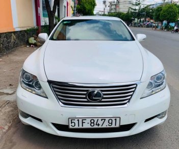 Lexus LS 2010 - Bán xe Lexus LS460L sản xuất 2010 màu trắng, 5 ghế có matxa, rada, nâng hạ gầm