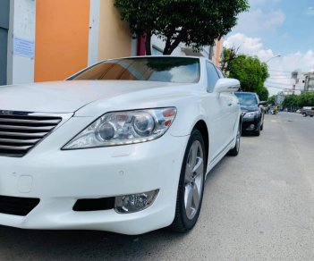 Lexus LS 2010 - Bán xe Lexus LS460L sản xuất 2010 màu trắng, 5 ghế có matxa, rada, nâng hạ gầm